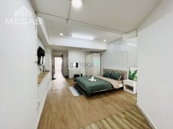 Penhouse 2WC, Rộng Rãi, Bếp view kính ngay đầu Nguyễn Văn Thủ