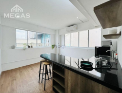 Penhouse 2WC, Rộng Rãi, Bếp view kính ngay đầu Nguyễn Văn Thủ