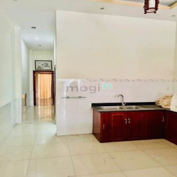 Quận 12 giáp gò vấp - hxh 1/ hà huy giáp - 102m2, nhà cấp 4 còn mới ở