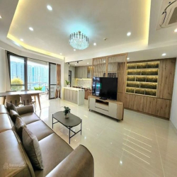Kẹt tiền bán gấp căn hộ Cảnh Viên 1 124m2 lầu cao, Gía 5,6ty