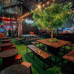 Cho thuê điều hành quán ăn mô hình Beer Garden mặt tiền Trần Não