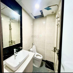 nhà mới 5 tầng x 30m Đàm Quang Trung,chủ cần bán,có thương lượng mua