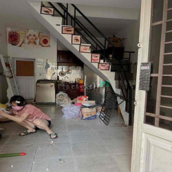 Bán nhà nhỏ xinh đường Vĩnh Viễn. 3 tầng lầu. Đang có HĐ thuê.