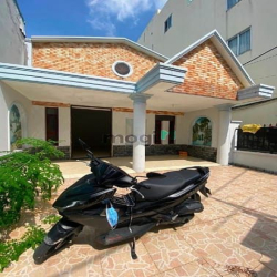 Bán Villa 120m2 ô tô ngủ trong nhà Đường Lâm văn Bền trung tâm Q7.