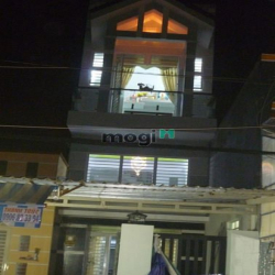 Chính chủ bán nhà mặt tiền trung tâm chợ nhỏ Bình Hòa