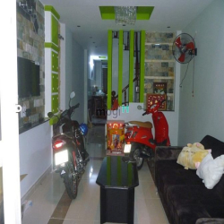 Chính chủ bán nhà mặt tiền trung tâm chợ nhỏ Bình Hòa