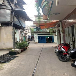 Nhà 3 tầng hẻm xe hơi đậu cửa Phú Thọ, gần chợ Bình Thới sầm uất