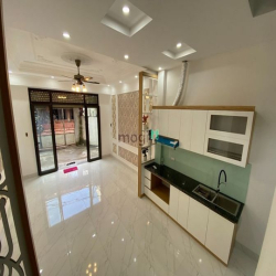 Nhà Đẹp Phố Trạm, Ngõ ô tô Đỗ Cửa, Cách 1 Nhà Ra Ngõ Ô Tô Tránh,