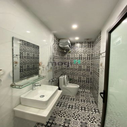 Nhà Đẹp Phố Trạm, Ngõ ô tô Đỗ Cửa, Cách 1 Nhà Ra Ngõ Ô Tô Tránh,