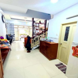 Nhỉnh 5 tỷ nhà 4 tầng xe hơi đậu cửa nhà 24/7 Dương Quảng Hàm DS30 GV