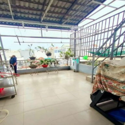 Nhỉnh 5 tỷ nhà 4 tầng xe hơi đậu cửa nhà 24/7 Dương Quảng Hàm DS30 GV