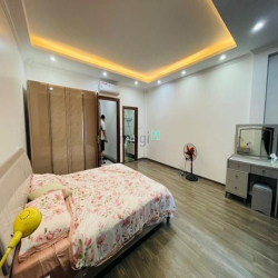 Phân lô VIP phố Hoa Bằng Cầu Giấy 38m2 x 7T thang máy, Ô tô tránh.