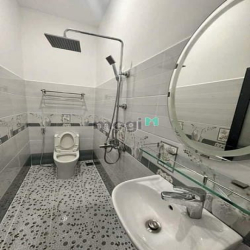Bán gấp căn nhà còn 2ty150 TL ngay Phạm Đình Hổ, chợ Bình Tây, 1T-2L