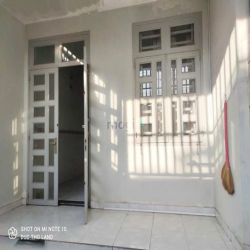 Bán đất tặng nhà C4 DT chuẩn đẹp 5x20m, HXH 8m gần sông Thạnh Lộc mát
