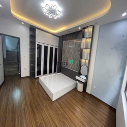 Tân Mai - Mặt ngõ kinh doanh - gara oto 7 chỗ 32m² 5 tầng 8,5 tỷ