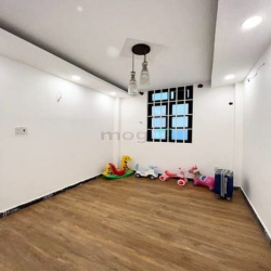 Nhà ngang 11m Hoàng Hoa Thám, P5, HXH cách nhà 5m, 43m2, 5.85 tỷ TL