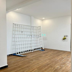 Nhà ngang 11m Hoàng Hoa Thám, P5, HXH cách nhà 5m, 43m2, 5.85 tỷ TL