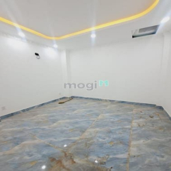 Bán Nhà Hẻm Ô Tô Đường Chiến Lược, 2 Tầng, Thiết Kế Hiện Đại