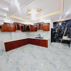 Bán Nhà Hẻm Ô Tô Đường Chiến Lược, 2 Tầng, Thiết Kế Hiện Đại