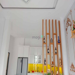 Nhà 2 mặt đường - 4 phòng ngủ rộng - hẻm xe tải q12