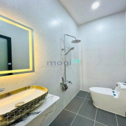 Cần bán nhà Bạch Đằng, P2, Tân Bình,DT 55m2, giá 2,5 tỷ, SHR.