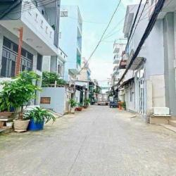 CHDV đường  Bùi Văn Ba Quận 7. 6,2*23, 16 phòng thu nhập 55 tr. 12,8 t
