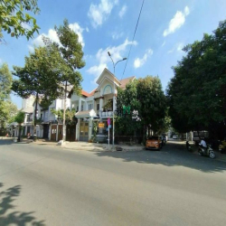 Bán Biệt Thự góc mặt tiền Dương Văn An DT 200m2 giá 58 tỷ alo e Nhi ạ