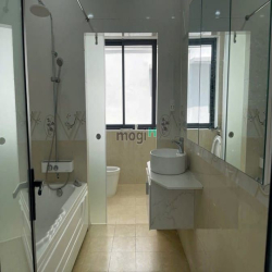 Bán gấp nhà Mặt Tiền đường Hoàng Hoa Thám dt 6x20 5 tầng  giảm 30tỷ