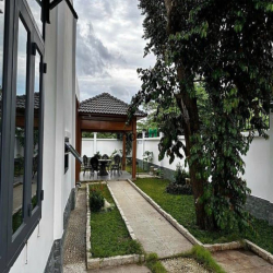 Bán Nhà biệt thự vườn DT 570m2. Giá 9 tỷ