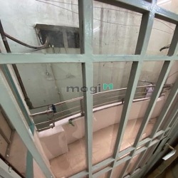 Bán gấp nhà 2 tầng, hẻm Trần Xuân Soạn_Hoàng Trọng Mậu, giá siêu hời