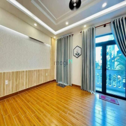 Chỉ 7 Tỷ2 , 70M2, 4 Tầng BTCT,Ngang 5.5m ,HXH vào nhà, Quang Trung GV