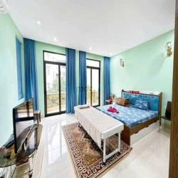 Yên Lạc ô tránh 168m2, 7 tầng thang máy, mặt tiền 7m sổ đỏ đẹp 46 tỷ