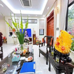 Yên Lạc ô tránh 168m2, 7 tầng thang máy, mặt tiền 7m sổ đỏ đẹp 46 tỷ