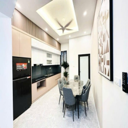 Bán Nhà Trường Chinh - Nguyễn Lân , DT 56m2 , Giá Nhỉnh 9 Tỷ , ô tô đỗ
