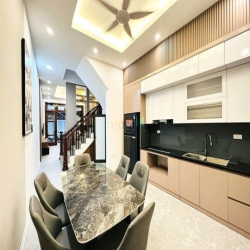 Bán Nhà Trường Chinh - Nguyễn Lân , DT 56m2 , Giá Nhỉnh 9 Tỷ , ô tô đỗ