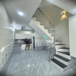 Nhà đẹp rẻ, sổ hồng DSH  3 tầng ở thị trấn Nhà Bè