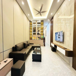 Bán Nhà Trường Chinh - Nguyễn Lân , DT 56m2 , Giá Nhỉnh 9 Tỷ , ô tô đỗ