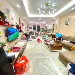 Bán Gấp Nhà **Ngọc Thuỵ**, 44m2, Ngõ Ô Tô Thông, Giá 6 Tỷ