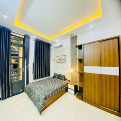 Siêu phẩm căn nhà Nguyễn Hiền,phường 4,Quận 3 DT40m2.Giá:2tỷ2 sổ riêng