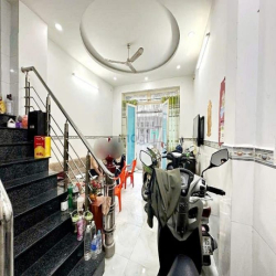 Hơn 3 Tỷ 3 tầng 3 phòng ngủ Nguyễn Văn Quá Đông Hưng Thuận 11 Quận 12
