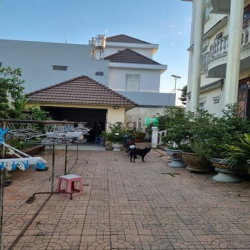 Biệt thự 2 lầu diện tích lớn mặt tiền đường 1B KDC Nam Long, Cần Thơ