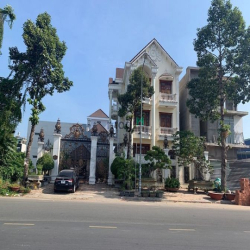 Biệt thự 2 lầu diện tích lớn mặt tiền đường 1B KDC Nam Long, Cần Thơ