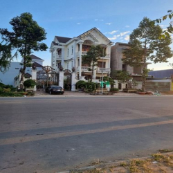 Biệt thự 2 lầu diện tích lớn mặt tiền đường 1B KDC Nam Long, Cần Thơ