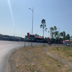 Biệt thự 2 lầu diện tích lớn mặt tiền đường 1B KDC Nam Long, Cần Thơ