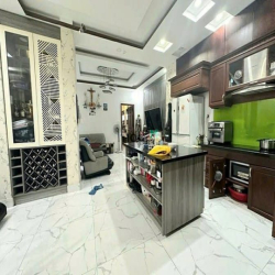 nhà 6 tầng mặt tiền kd đường văn chung