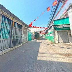 Bán đất tặng nhà cấp 4 mặt tiền hẻm xe hơi Huỳnh Tấn Phát, Quận 7