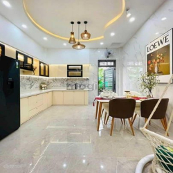 Bán gấp nhà 40m2 Nhiêu Tứ, P7, Phú Nhuận, hẻm 6m. 1,9 tỷ, sổ sẵn