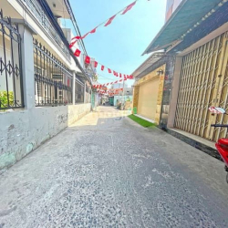 Bán đất tặng nhà cấp 4 mặt tiền hẻm xe hơi Huỳnh Tấn Phát, Quận 7