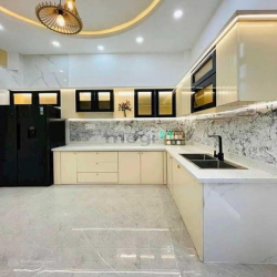 Bán gấp nhà 40m2 Nhiêu Tứ, P7, Phú Nhuận, hẻm 6m. 1,9 tỷ, sổ sẵn
