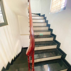 Bán nhà Thuỵ Phương, gần THCS Đức Thắng 40m 5 tầng mặt tiền 5m, ở ngay